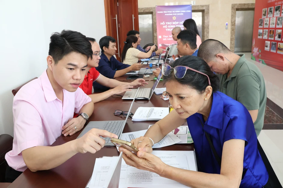 TPHCM: "Cầm tay chỉ việc" người dân thủ tục đăng ký hộ kinh doanh TPHCM: "Cầm tay chỉ việc" người dân thủ tục đăng ký hộ kinh doanh