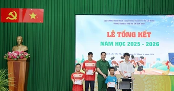 TP.HCM: Tặng hơn 1.000 phần quà cho thiếu nhi có hoàn cảnh khó khăn