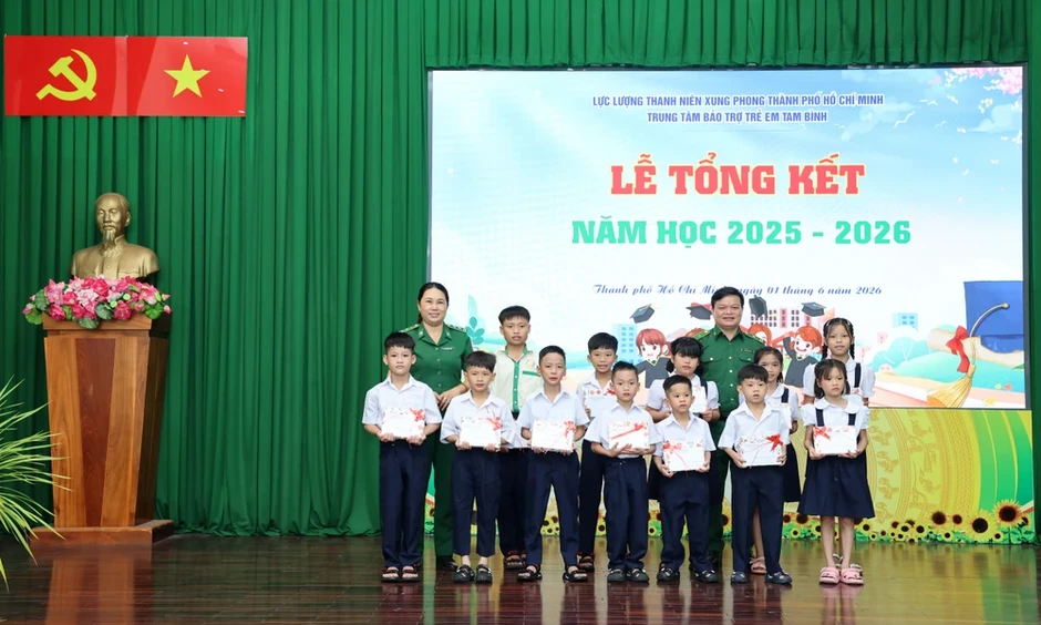 TP.HCM: Tặng hơn 1.000 phần quà cho thiếu nhi có hoàn cảnh khó khăn TP.HCM: Tặng hơn 1.000 phần quà cho thiếu nhi có hoàn cảnh khó khăn