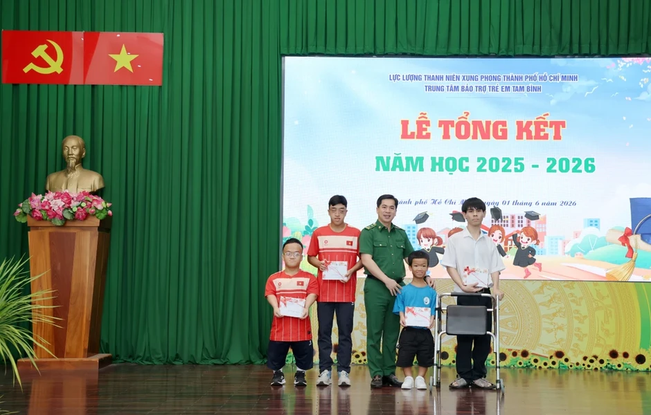 TP.HCM: Tặng hơn 1.000 phần quà cho thiếu nhi có hoàn cảnh khó khăn TP.HCM: Tặng hơn 1.000 phần quà cho thiếu nhi có hoàn cảnh khó khăn