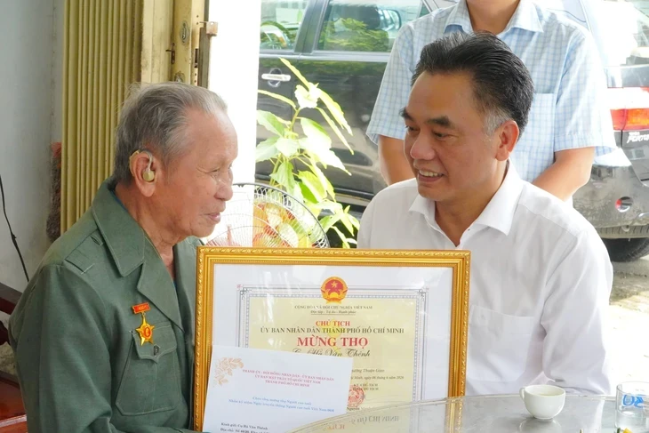 TP.HCM thăm, chúc thọ người cao tuổi tiêu biểu dịp 85 năm Ngày truyền thống người cao tuổi Việt Nam TP.HCM thăm, chúc thọ người cao tuổi tiêu biểu dịp 85 năm Ngày truyền thống người cao tuổi Việt Nam