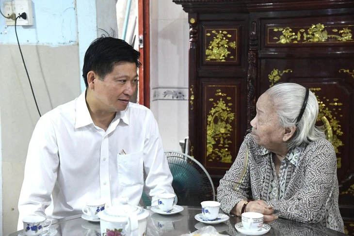 TP.HCM thăm, chúc thọ người cao tuổi tiêu biểu dịp 85 năm Ngày truyền thống người cao tuổi Việt Nam TP.HCM thăm, chúc thọ người cao tuổi tiêu biểu dịp 85 năm Ngày truyền thống người cao tuổi Việt Nam