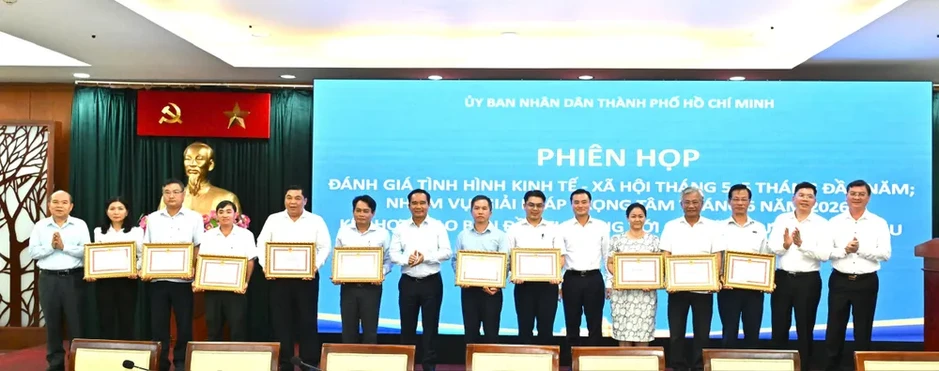 TPHCM: Thực hiện nguyên tắc “6 rõ”, “3 không” để tăng tốc giải ngân vốn đầu tư công TPHCM: Thực hiện nguyên tắc “6 rõ”, “3 không” để tăng tốc giải ngân vốn đầu tư công