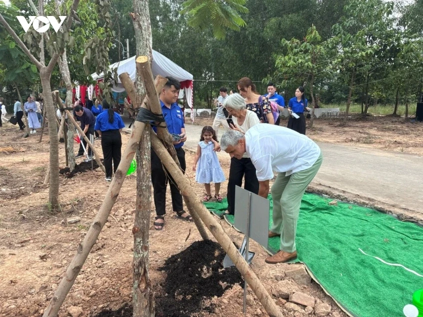 TP.HCM trồng cây hữu nghị, gắn kết cộng đồng quốc tế vì phát triển bền vững TP.HCM trồng cây hữu nghị, gắn kết cộng đồng quốc tế vì phát triển bền vững