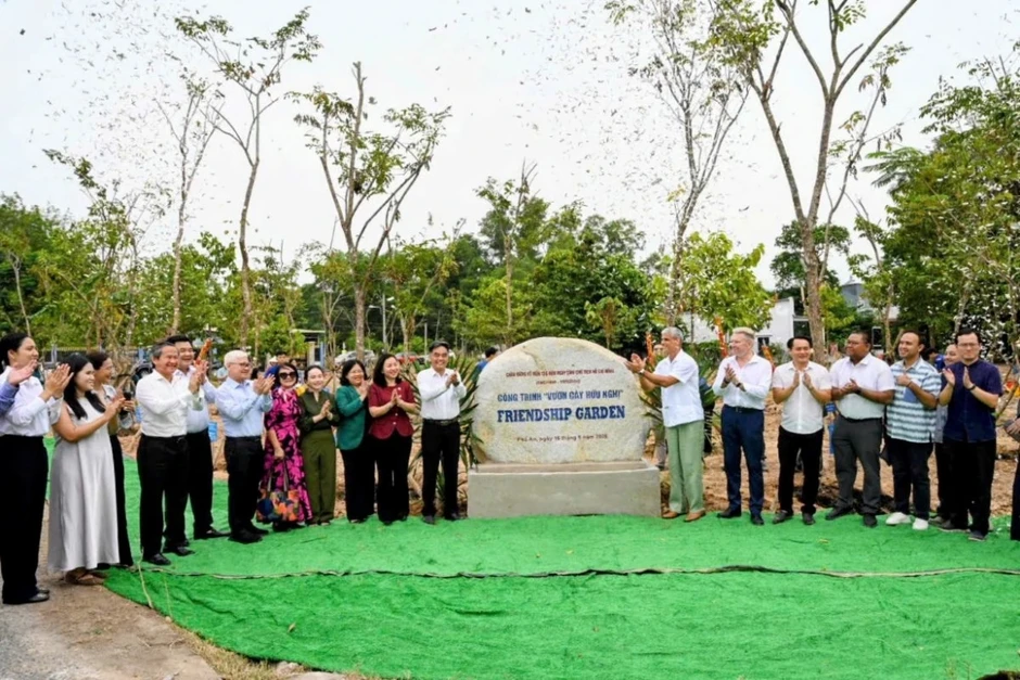TP.HCM trồng cây hữu nghị, gắn kết cộng đồng quốc tế vì phát triển bền vững TP.HCM trồng cây hữu nghị, gắn kết cộng đồng quốc tế vì phát triển bền vững