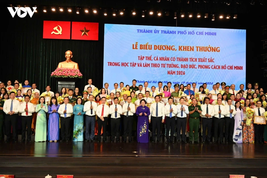 TP.HCM tuyên dương 358 tập thể, cá nhân xuất sắc làm theo lời Bác TP.HCM tuyên dương 358 tập thể, cá nhân xuất sắc làm theo lời Bác