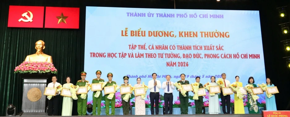 TP.HCM tuyên dương 358 tập thể, cá nhân xuất sắc làm theo lời Bác TP.HCM tuyên dương 358 tập thể, cá nhân xuất sắc làm theo lời Bác