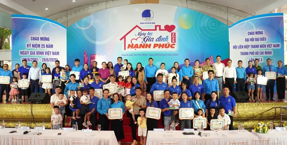 TPHCM: Tuyên dương 95 “Gia đình văn hóa, hạnh phúc tiêu biểu” TPHCM: Tuyên dương 95 “Gia đình văn hóa, hạnh phúc tiêu biểu”