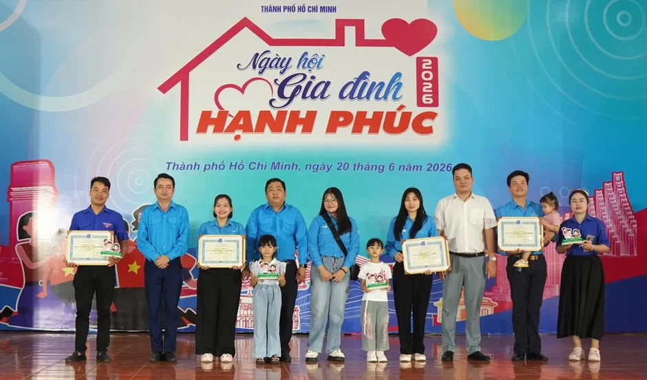TPHCM: Tuyên dương 95 “Gia đình văn hóa, hạnh phúc tiêu biểu” TPHCM: Tuyên dương 95 “Gia đình văn hóa, hạnh phúc tiêu biểu”
