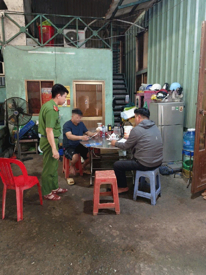 TPHCM: Vứt rác không đúng nơi quy định, một người đàn ông bị phạt 3,5 triệu đồng