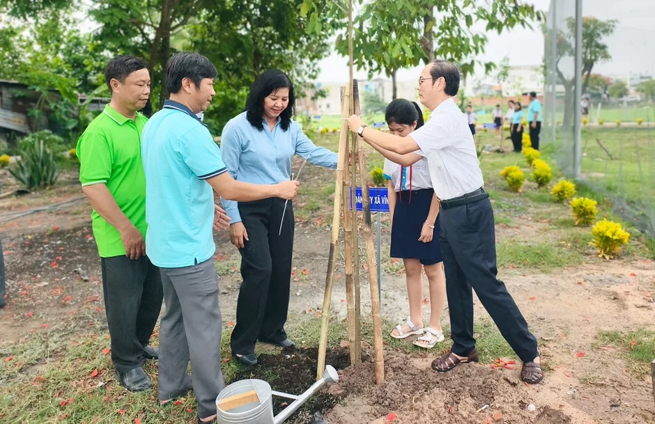 TP.HCM: Xã Vĩnh Lộc khánh thành Công viên Đoàn kết và 2 tuyến hẻm khang trang TP.HCM: Xã Vĩnh Lộc khánh thành Công viên Đoàn kết và 2 tuyến hẻm khang trang
