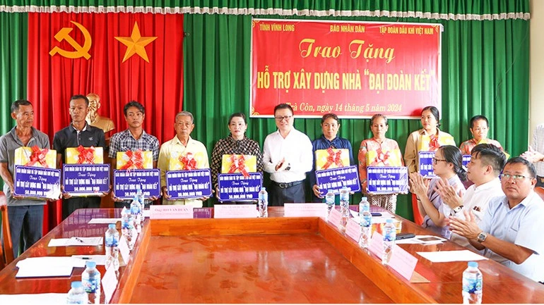Trà Côn vươn mình từ những “Mái ấm nghĩa tình” Trà Côn vươn mình từ những “Mái ấm nghĩa tình”