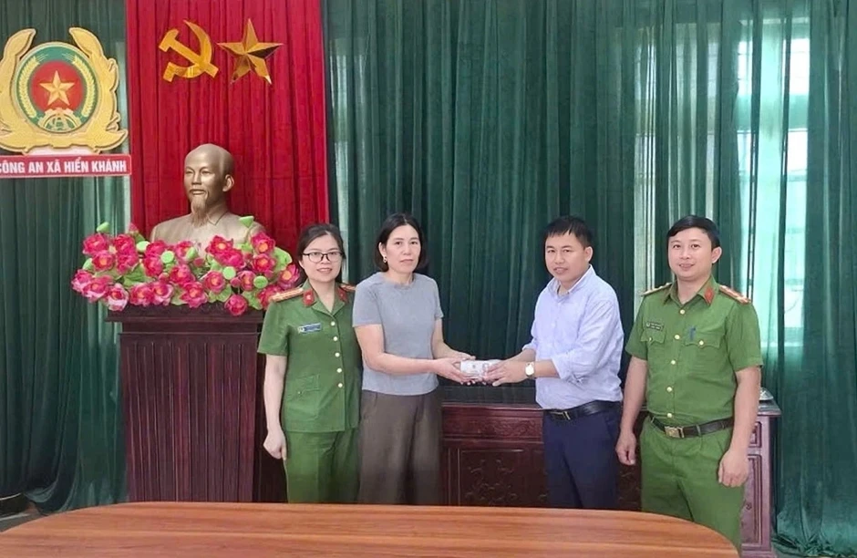 Trả lại 198 triệu đồng cho người chuyển khoản nhầm Trả lại 198 triệu đồng cho người chuyển khoản nhầm