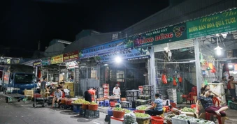 Trả lời chất vấn không đúng trọng tâm, Trưởng Ban quản lý chợ Long Biên bị yêu cầu rút kinh nghiệm