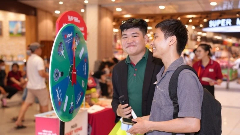 Trải nghiệm loạt giải pháp tài chính tại “VPBank tới rồi, mở ‘lời’ ngay thôi” Trải nghiệm loạt giải pháp tài chính tại “VPBank tới rồi, mở ‘lời’ ngay thôi”