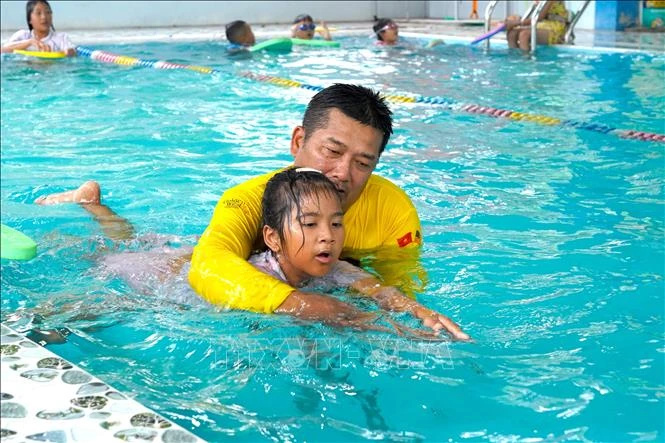 Trang bị kỹ năng bơi an toàn - 'lá chắn' ngăn bi kịch đuối nước Trang bị kỹ năng bơi an toàn - 'lá chắn' ngăn bi kịch đuối nước