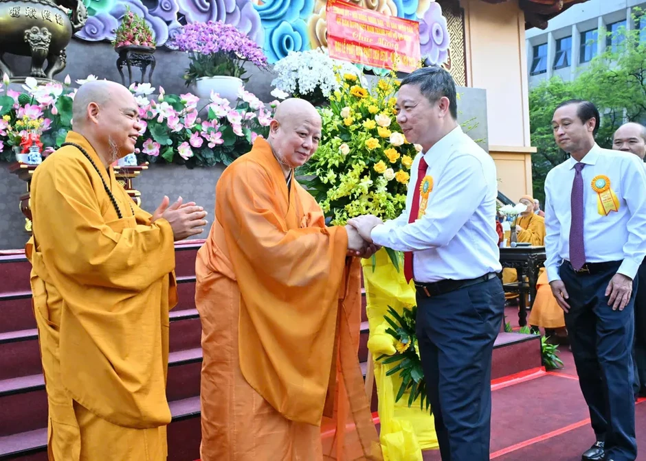 Trang nghiêm Đại lễ Phật đản Phật lịch 2570 tại Việt Nam Quốc Tự Trang nghiêm Đại lễ Phật đản Phật lịch 2570 tại Việt Nam Quốc Tự