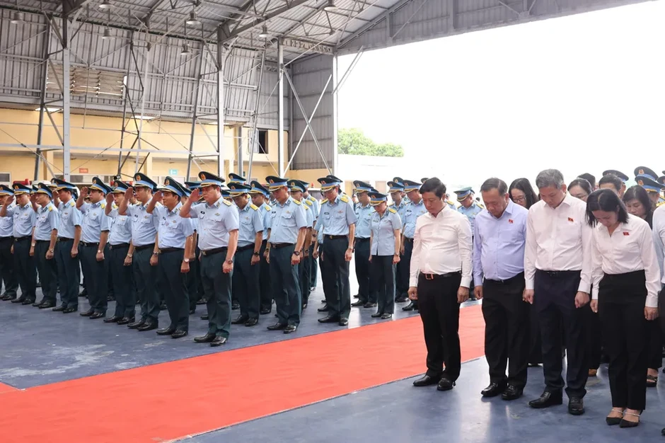 Trang nghiêm đón 7.104 mẫu sinh phẩm hài cốt liệt sĩ tại sân bay Gia Lâm