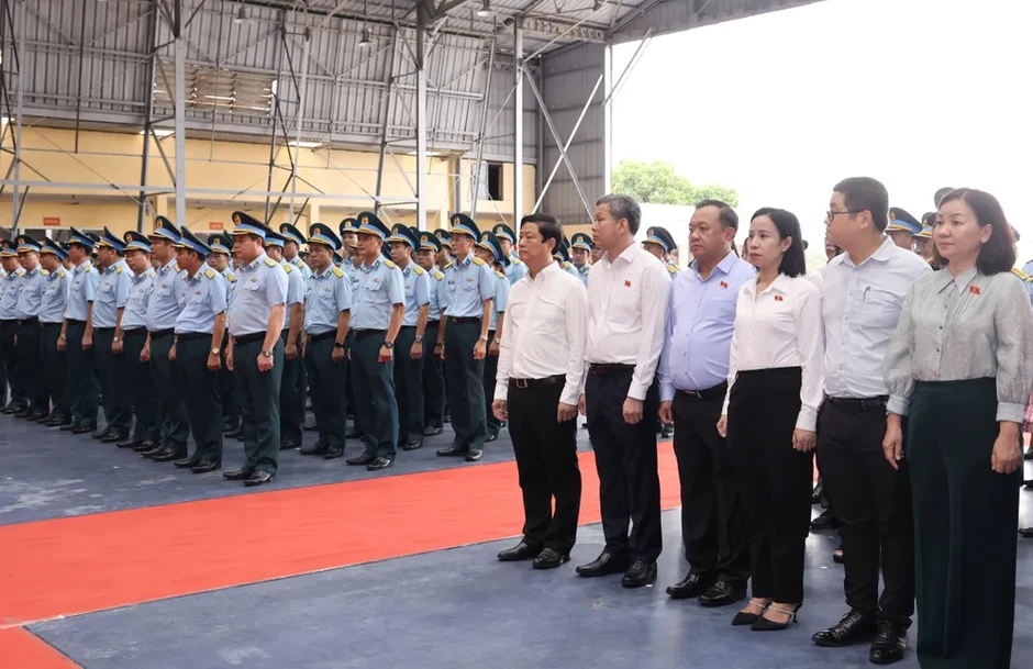 Trang nghiêm đón 7.104 mẫu sinh phẩm hài cốt liệt sĩ tại sân bay Gia Lâm