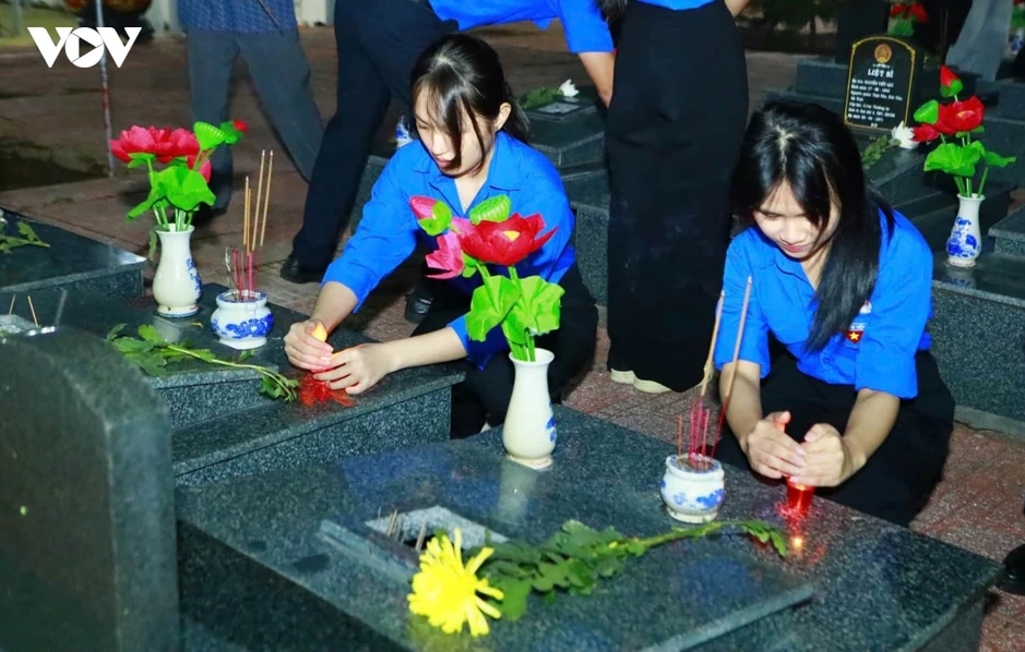Trang trọng Lễ thắp nến tri ân các anh hùng liệt sĩ tại Đắk Lắk Trang trọng Lễ thắp nến tri ân các anh hùng liệt sĩ tại Đắk Lắk