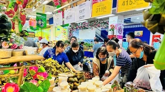 Trao 25.000 phần quà tri ân khách hàng nhân Ngày Gia đình Việt Nam