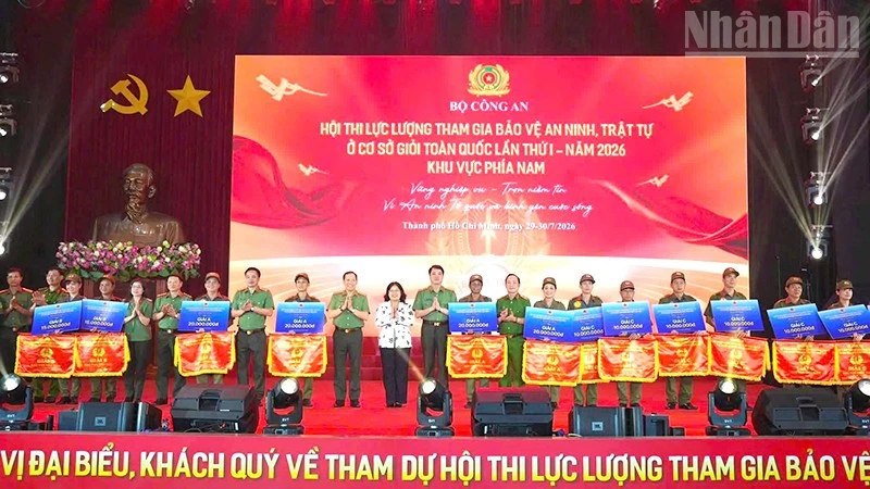 Trao giải Hội thi Lực lượng tham gia bảo vệ an ninh, trật tự ở cơ sở giỏi phía nam