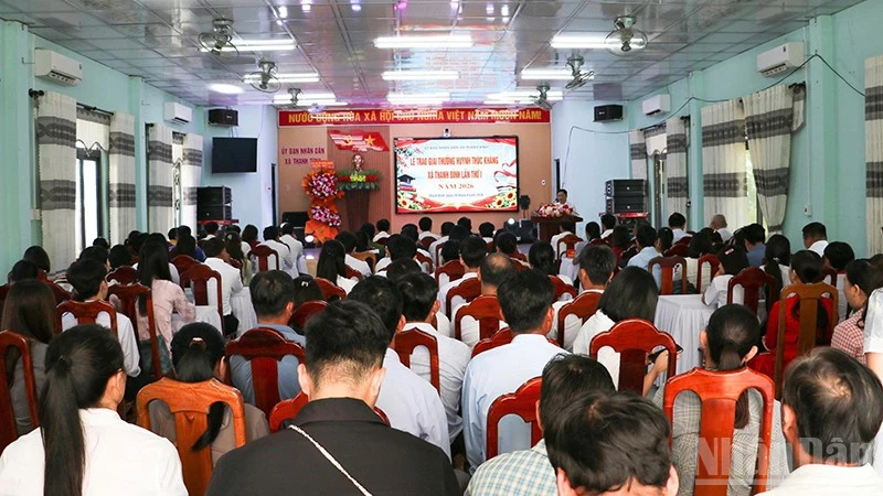 Trao Giải thưởng Huỳnh Thúc Kháng xã Thạnh Bình lần thứ nhất năm 2026