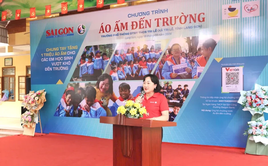 Trao hơi ấm, gửi trọn tình thương cho trò nghèo Trao hơi ấm, gửi trọn tình thương cho trò nghèo