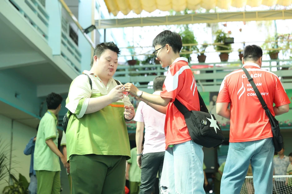 Trao hơn 3 tấn thực phẩm cho các học viên học nghề có hoàn cảnh khó khăn Trao hơn 3 tấn thực phẩm cho các học viên học nghề có hoàn cảnh khó khăn