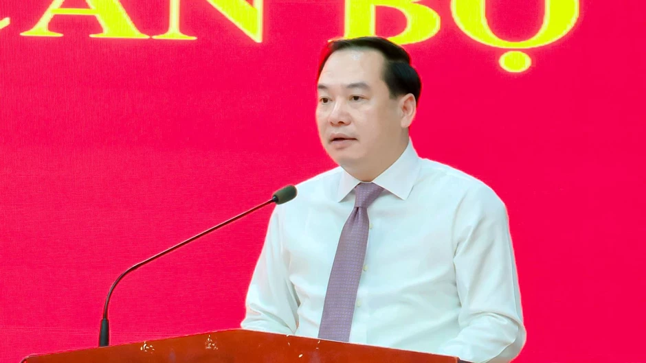 Trao Quyết định chuẩn y Bí thư Đảng ủy phường Nha Trang Trao Quyết định chuẩn y Bí thư Đảng ủy phường Nha Trang