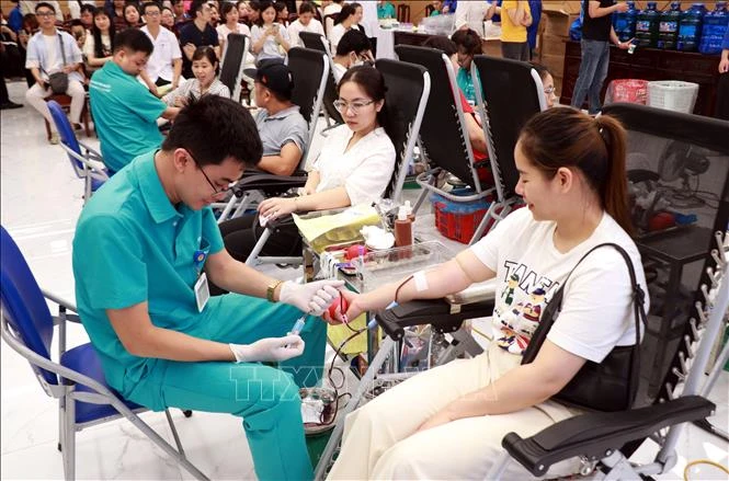 Trao sự sống từ những giọt máu nghĩa tình Trao sự sống từ những giọt máu nghĩa tình