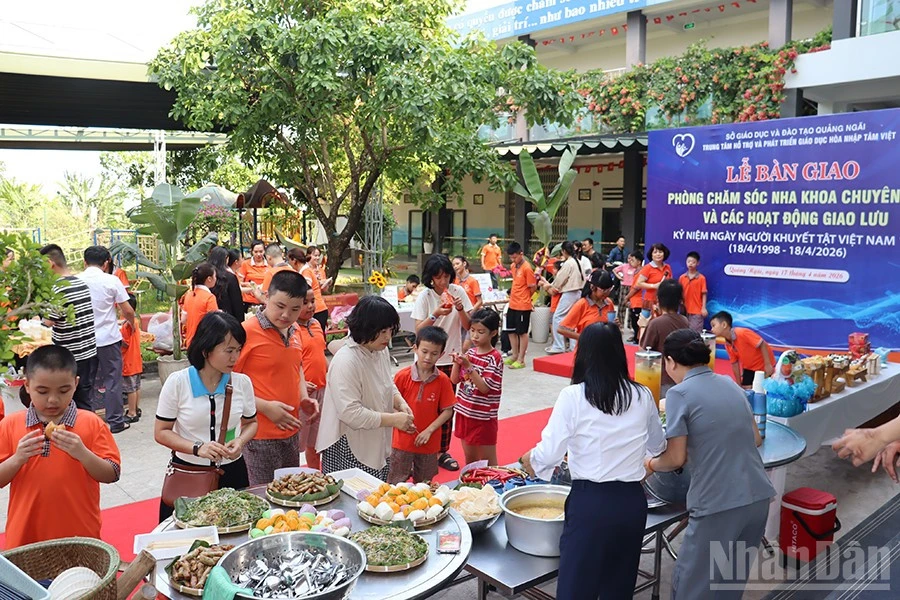 Trao tặng phòng chăm sóc nha khoa chuyên biệt dành cho trẻ khuyết tật Trao tặng phòng chăm sóc nha khoa chuyên biệt dành cho trẻ khuyết tật