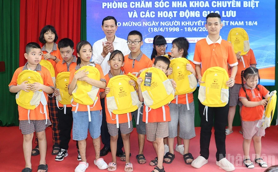 Trao tặng phòng chăm sóc nha khoa chuyên biệt dành cho trẻ khuyết tật Trao tặng phòng chăm sóc nha khoa chuyên biệt dành cho trẻ khuyết tật