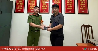 Trao trả tài sản bị thất lạc cho du khách nước ngoài