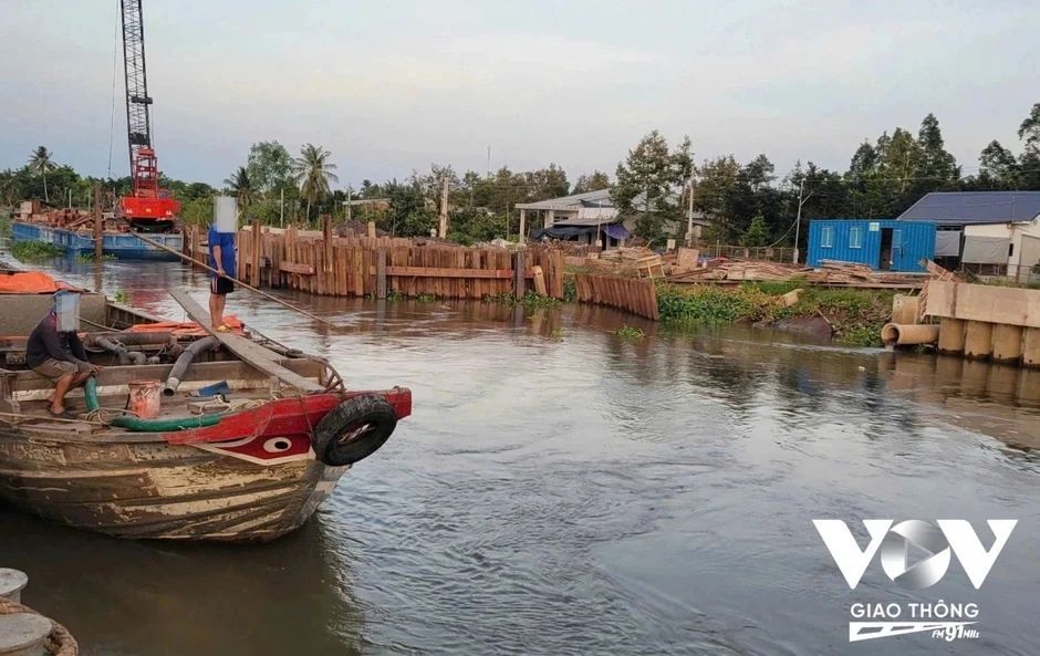 Trên những dòng sông chòng chành sinh tử, “khoảng trống” an toàn từ ý thức Trên những dòng sông chòng chành sinh tử, “khoảng trống” an toàn từ ý thức