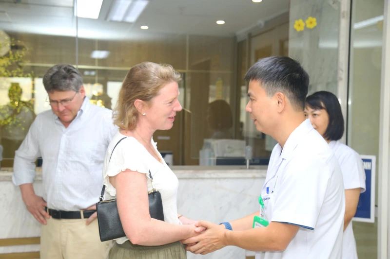 Tri ân cô gái người Anh hiến tạng cứu sống 3 bệnh nhân người Việt Tri ân cô gái người Anh hiến tạng cứu sống 3 bệnh nhân người Việt