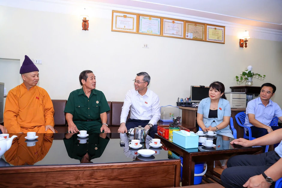 Tri ân gia đình người có công nhân dịp 79 năm Ngày Thương binh-Liệt sĩ Tri ân gia đình người có công nhân dịp 79 năm Ngày Thương binh-Liệt sĩ