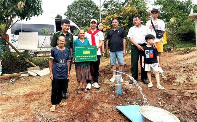 Tri ân người có công với cách mạng, lan tỏa nghĩa tình quân - dân Tri ân người có công với cách mạng, lan tỏa nghĩa tình quân - dân