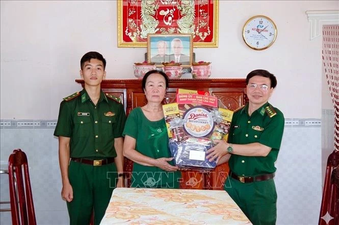 Tri ân người có công với cách mạng, lan tỏa nghĩa tình quân - dân Tri ân người có công với cách mạng, lan tỏa nghĩa tình quân - dân