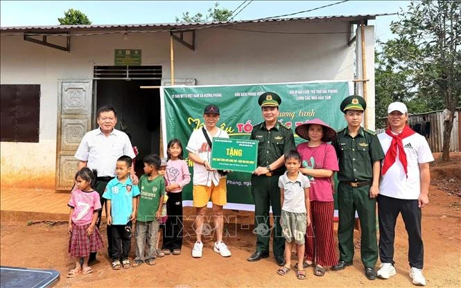 Tri ân người có công với cách mạng, lan tỏa nghĩa tình quân - dân Tri ân người có công với cách mạng, lan tỏa nghĩa tình quân - dân