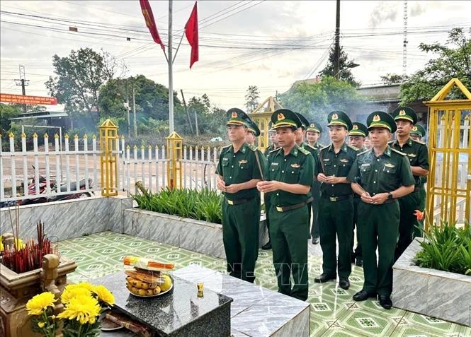 Tri ân người có công với cách mạng, lan tỏa nghĩa tình quân - dân Tri ân người có công với cách mạng, lan tỏa nghĩa tình quân - dân
