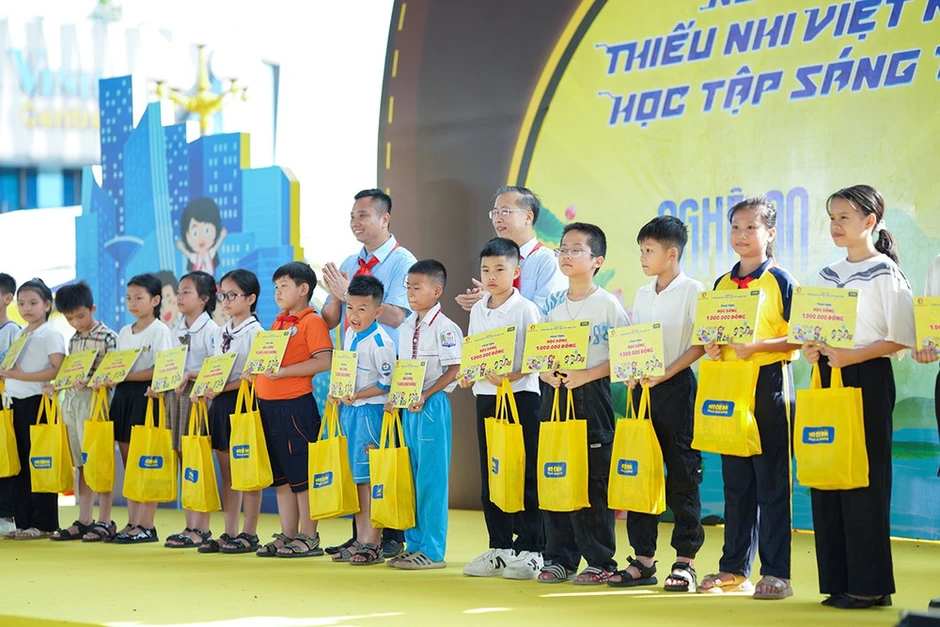 Triển khai "Hành trình truyện tranh sáng tạo" trong thiếu nhi cả nước Triển khai "Hành trình truyện tranh sáng tạo" trong thiếu nhi cả nước