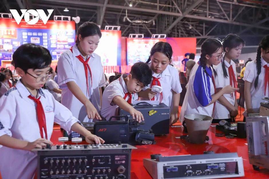 Triển lãm Phát thanh vì Việt Nam hùng cường, thịnh vượng Triển lãm Phát thanh vì Việt Nam hùng cường, thịnh vượng