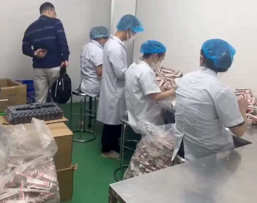 Triệt phá cơ sở sản xuất hàng giả quy mô lớn núp bóng doanh nghiệp ở Hải Phòng Triệt phá cơ sở sản xuất hàng giả quy mô lớn núp bóng doanh nghiệp ở Hải Phòng