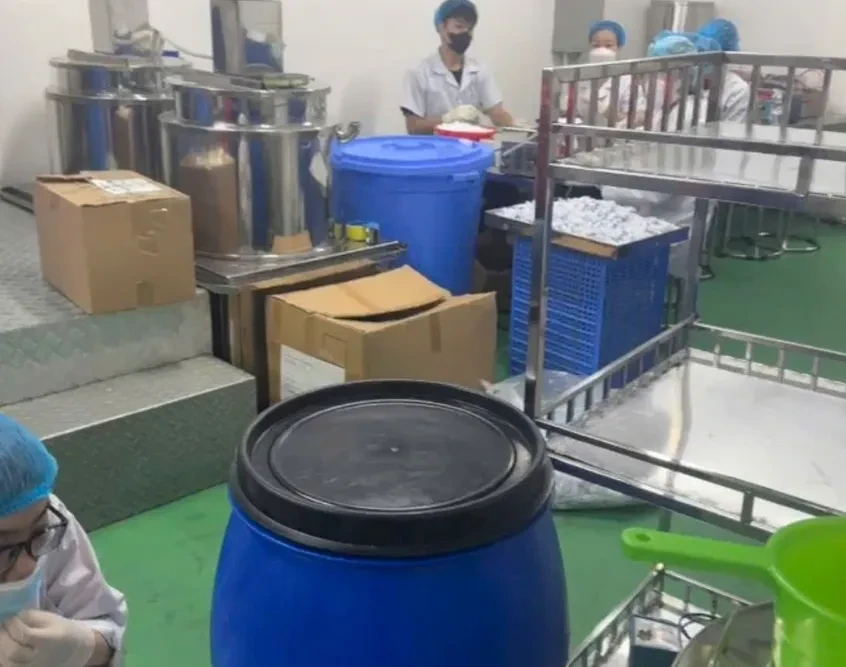 Triệt phá cơ sở sản xuất hàng giả quy mô lớn núp bóng doanh nghiệp ở Hải Phòng Triệt phá cơ sở sản xuất hàng giả quy mô lớn núp bóng doanh nghiệp ở Hải Phòng