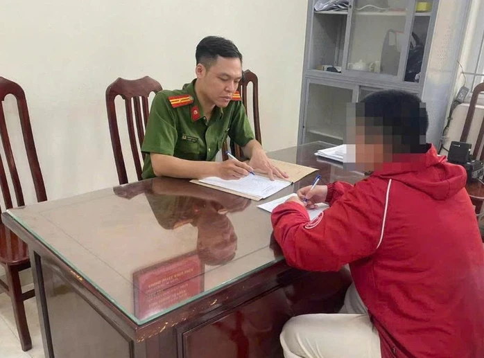 Triệu tập nữ shipper hành hung, nắm tóc kéo lê nữ khách hàng trẻ