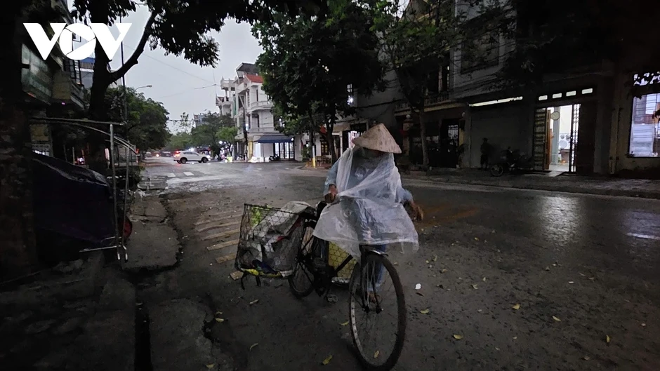 Trời bỗng dưng tối sầm, "11h trưa mà như nửa đêm" ở Ninh Bình Trời bỗng dưng tối sầm, "11h trưa mà như nửa đêm" ở Ninh Bình
