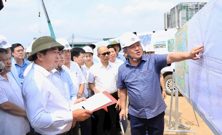 Trong 10 ngày, Bí thư Hà Nội 3 lần đi thị sát các dự án lớn, 'thúc' tiến độ đường vành đai 3,5 Trong 10 ngày, Bí thư Hà Nội 3 lần đi thị sát các dự án lớn, 'thúc' tiến độ đường vành đai 3,5