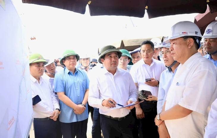 Trong 10 ngày, Bí thư Hà Nội 3 lần đi thị sát các dự án lớn, 'thúc' tiến độ đường vành đai 3,5 Trong 10 ngày, Bí thư Hà Nội 3 lần đi thị sát các dự án lớn, 'thúc' tiến độ đường vành đai 3,5
