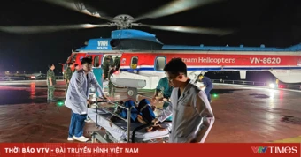 Trực thăng quân đội bay xuyên đêm đưa 2 bệnh nhân nặng từ Trường Sa vào đất liền